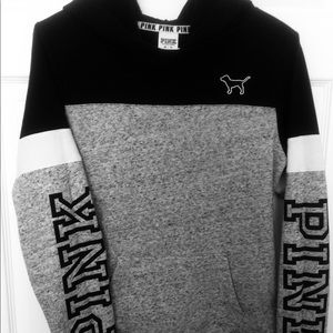 VS PINK PULLOVER SWEATSHIRT • Size Extra Small